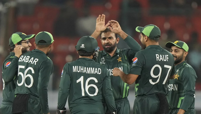 వరల్డ్ కప్‌లో బోణీ కొట్టిన పాక్.. సమిష్టిగా రాణించిన బౌలర్లు