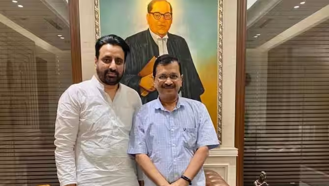 కేజ్రీవాల్ కు మరో షాక్ ..మరో ఆప్ నేత ఇంట్లో