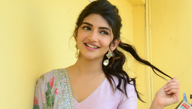 శ్రీలీల ఎంబీబీఎస్ వెనుక అస‌లు క‌థ‌