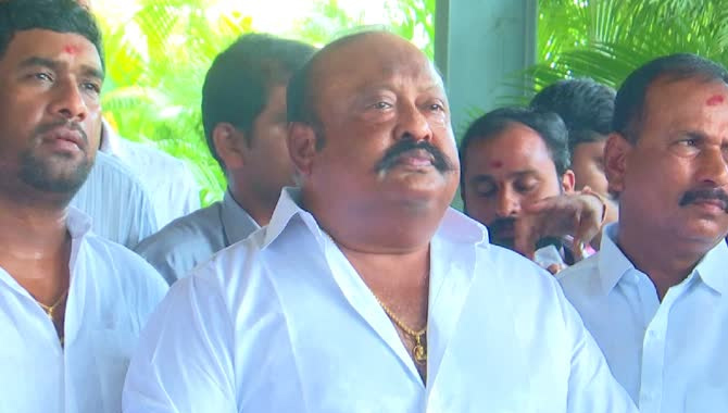 ఆ భయంతోనే ఈటల రెండు చోట్ల ..మంత్రి గంగుల