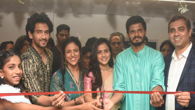 కోకాపేట్ లో సెలెస్టీ స్కిన్ లేజర్ మరియు హెయిర్ క్లినిక్‌ని ప్రారంభించిన ఆనంద్ దేవరకొండ, విరాజ మరియు వైష్ణవి చైతన్య…