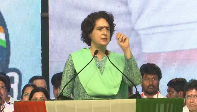 తెలంగాణ ప్రజల ఆకాంక్ష మేరకు ప్రత్యేక రాష్ట్రం : ప్రియాంక గాంధీ