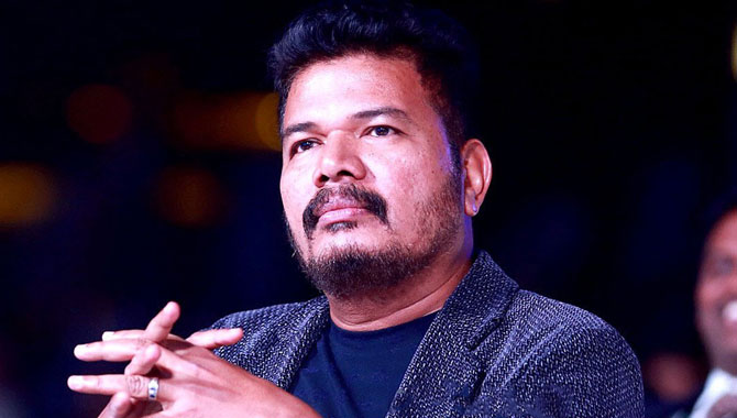 శంక‌ర్‌పై ఫైర్ అవుతున్న చ‌ర‌ణ్ ఫ్యాన్స్