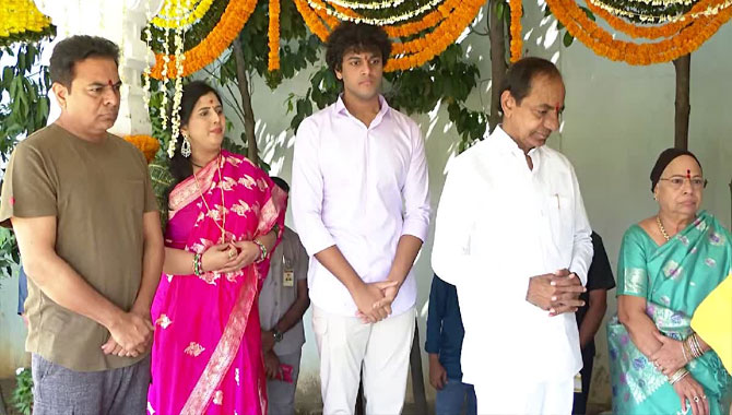 ప్రగతి భవన్ లో ఘనంగా దసరా వేడుకలు