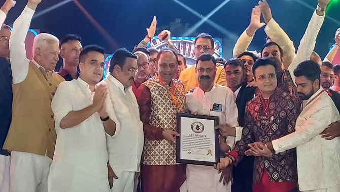 మోదీ పాటతో మూడు ప్రపంచ రికార్డులు