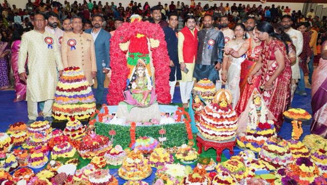 అహో అనిపించిన గ్లోబల్‌ తెలంగాణ అసోసియేషన్‌ సద్దుల బతుకమ్మ – దసరా సంబరాలు