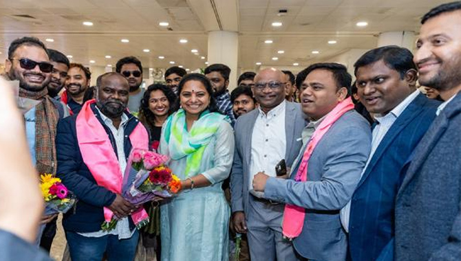 లండన్ లో ఎమ్మెల్సీ కవితకు ఘన స్వాగతం పలికిన ఎన్నారైలు