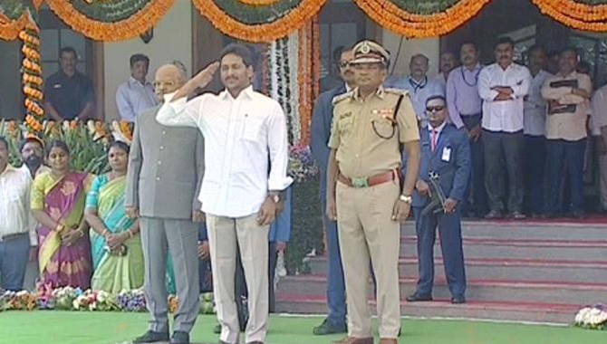 రాష్ట్ర అవతరణ దినోత్సవ వేడుకల్లో  సీఎం జగన్