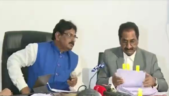 సీఐడీ చీఫ్ సంజయ్, ఏఏజీ పొన్నవోలుపై .. హైకోర్టులో పిటిషన్