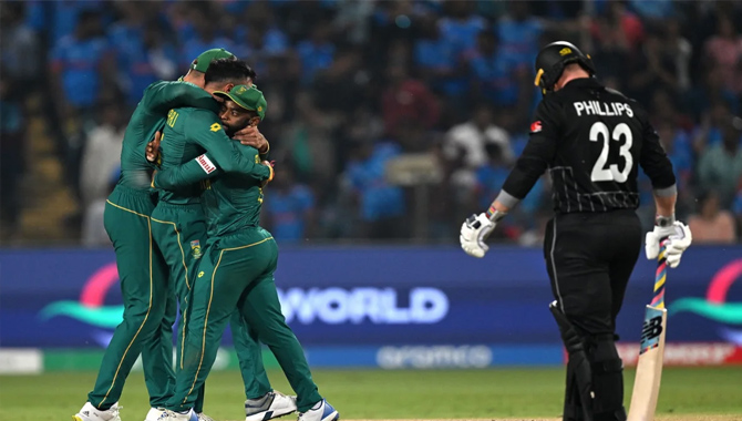 కివీస్‌ను చిత్తు చేసిన సఫారీలు