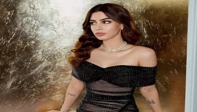 బ్లాక్ ఔట్‌ఫిట్‌లో ఖుషి స్టన్నింగ్ అందాలు