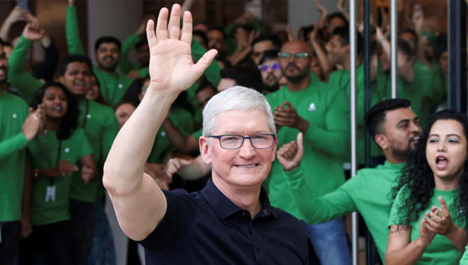 అందుకే భారత్ పై అధిక దృష్టి : యాపిల్ సీఈవో కుక్ అందుకే భారత్ పై అధిక దృష్టి : యాపిల్ సీఈవో కుక్