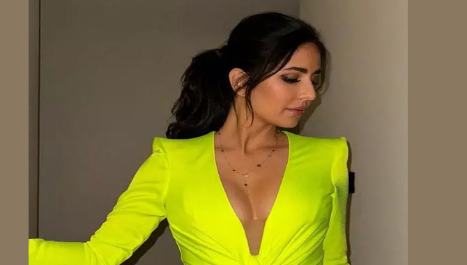 కత్రినా క్లీవేజ్ అందాలు కత్రినా క్లీవేజ్ అందాలు