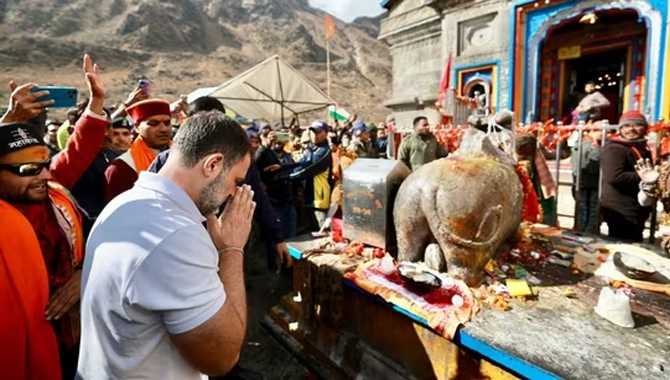 కేదార్ నాథ్ లో రాహుల్ గాంధీ పూజలు