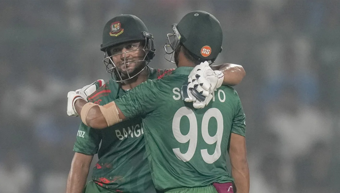 బంగ్లా చేతిలో ఓడి.. సెమీస్ రేసు నుంచి శ్రీలంక అవుట్!