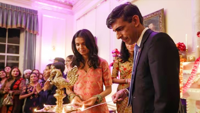 బ్రిటన్ ప్రధాని ఇంట దీపావళి సంబరాలు