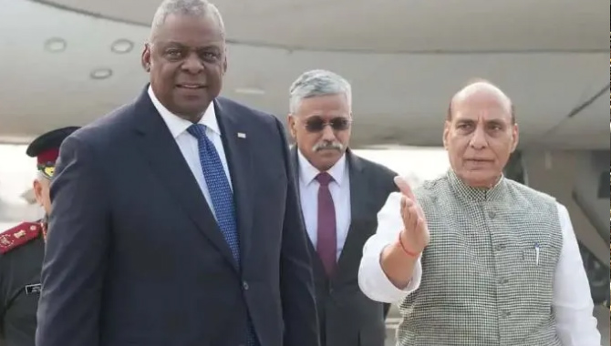 అమెరికా రక్షణ మంత్రి లాయిడ్ ఆస్టిన్ రాక