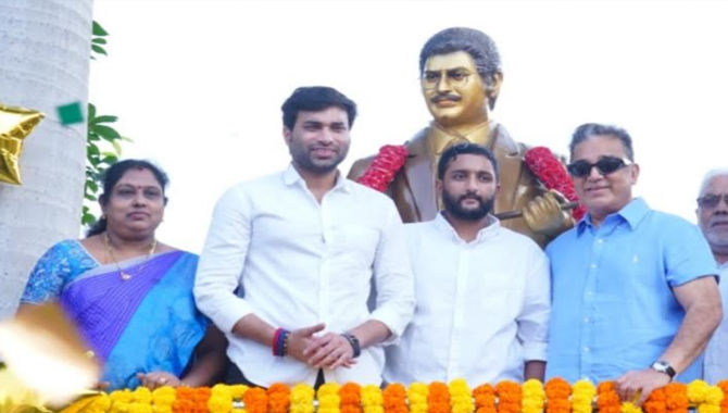 సూపర్ స్టార్ కృష్ణ గారి విగ్రహాన్ని ఘనంగా ఆవిష్కరించిన ఉలగ నాయగన్ పద్మశ్రీ కమల్ హాసన్