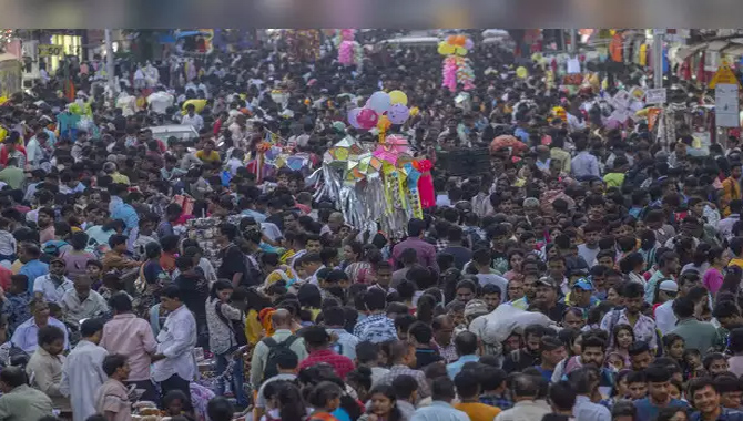 జనాబా పెరుగుదల రేటు తగ్గుతోంది : అమెరికా