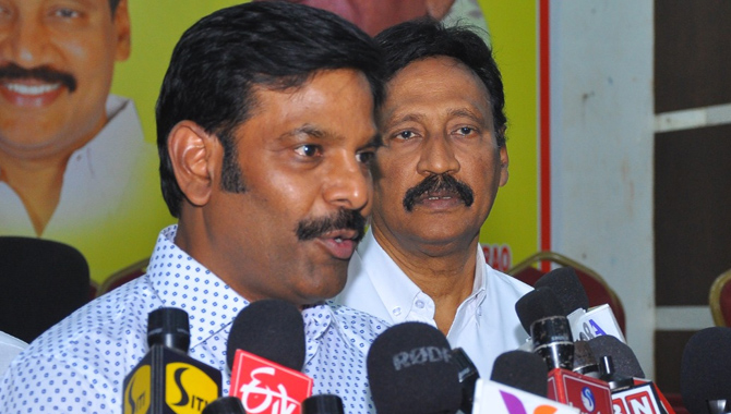 రాష్ట్రాభివృద్ధికి ఎన్ఆర్ఐల సహకారం : నిరంజన్ శృంగవరపు