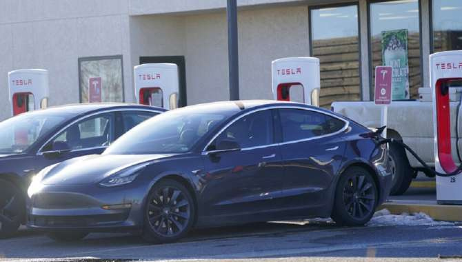 అతి త్వరలో భారత్ లో టెస్లా.. తక్కువ ధరకే అతి త్వరలో భారత్ లో టెస్లా.. తక్కువ ధరకే