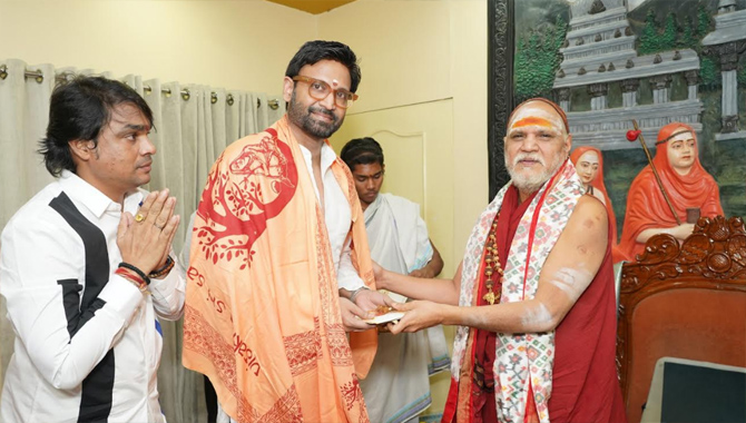 Shri Swaroopanandendra Saraswati Maharshi titled Sumanth’s film as Mahendragiri Vaarahi Shri Swaroopanandendra Saraswati Maharshi titled Sumanth’s film as Mahendragiri Vaarahi