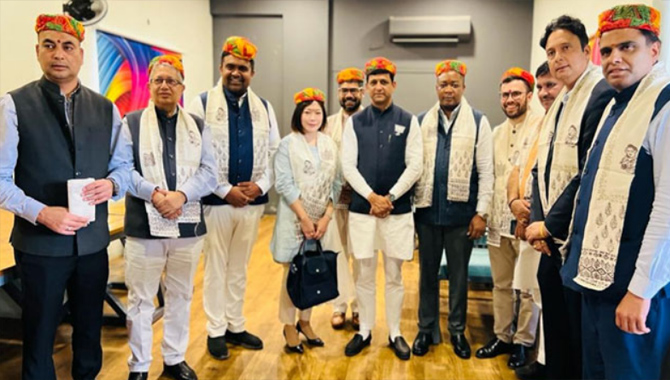 భారత్ ఎన్నికల ప్రచారంలో విదేశీ దౌత్యవేత్త