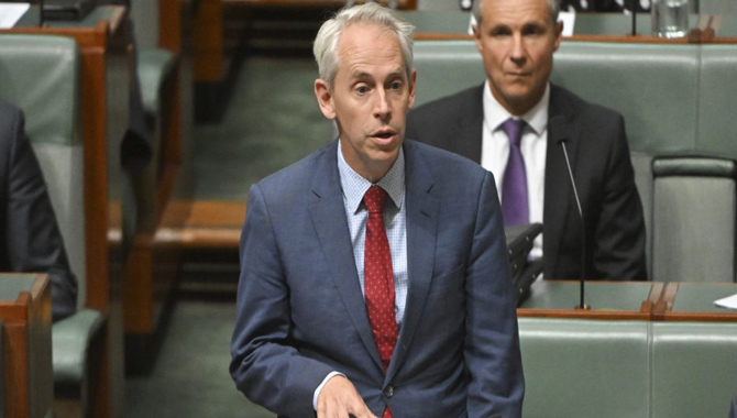 ఆస్ట్రేలియాలో కొత్త చట్టం.. అక్రమ వలసదారులకు