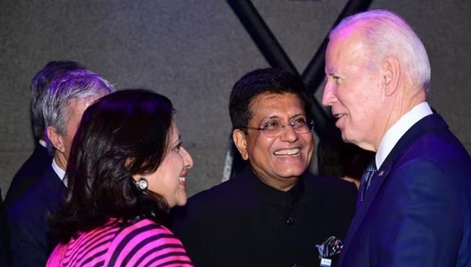 అమెరికా అధ్యక్షుడు బైడెన్ ను కలిసిన కేంద్ర మంత్రి పీయూష్ గోయల్
