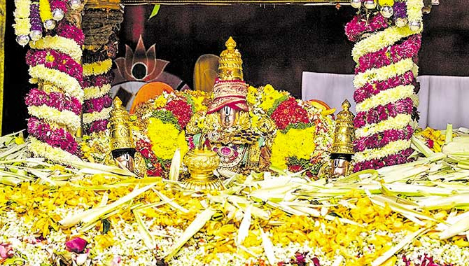 కనుల పండువగా శ్రీవారి పుష్పయాగం