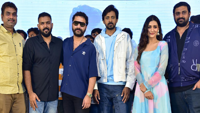 రెండున్నర గంటలు నిజాయతీగా సినిమా తీసే దర్శకుడు అజయ్ భూపతి : విశ్వక్ సేన్