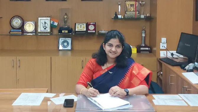 రీజనల్ పాస్ పోర్ట్ ఆఫీసర్ గా స్నేహజ జొన్నలగడ్డ