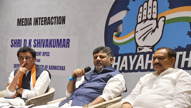 దేశమే కాదు.. ప్రపంచమంతా తెలంగాణ వైపు : డీకే శివకుమార్