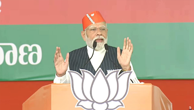 కేసీఆర్ ఆ హామీ ఏమైంది?.. బీజేపీ అధికారంలోకి రాగానే : మోదీ కేసీఆర్ ఆ హామీ ఏమైంది?.. బీజేపీ అధికారంలోకి రాగానే : మోదీ