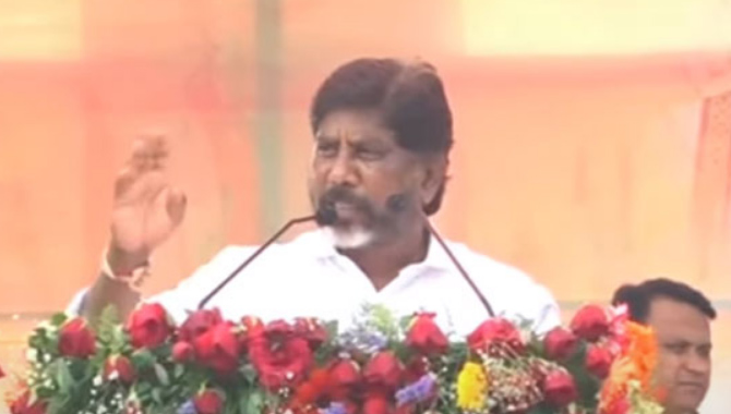 కేసీఆర్, కేటీఆర్ వచ్చి ఎన్ని ప్రగల్భాలు పలికినా.. తాను 50వేల మెజార్టీతో