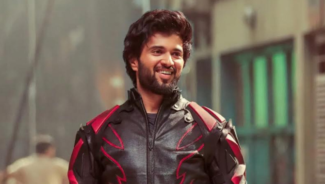 “రౌడీ ఇండియన్ స్ట్రీట్ కల్చర్” క్లాత్ బ్రాండ్ ను రీలాంఛ్ చేస్తున్న విజయ్ దేవరకొండ