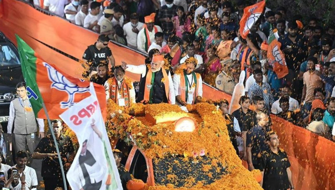 హైదరాబాద్ లో ప్రధాని మోదీ రోడ్ షో