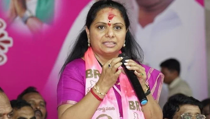 రైతుల నోటీకాడ ముద్దను లాగేశారు.. కాంగ్రెస్‌పై కవిత ఫైర్