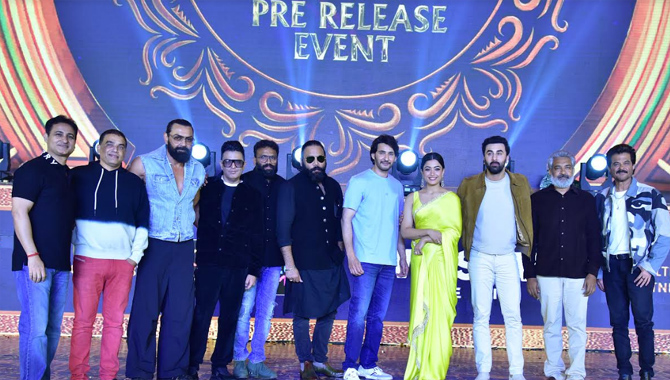 రణ్‌బీర్ కపూర్ నా ఫేవరేట్ యాక్టర్. ‘యానిమల్’ తప్పకుండా విజయాన్ని సాధిస్తుంది :  మహేష్ బాబు