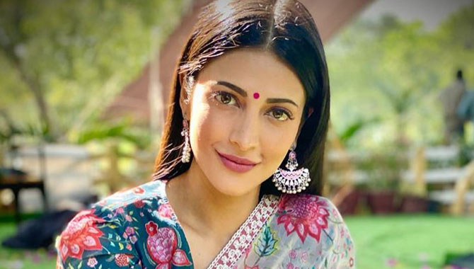 ఒకే నెల‌లో అమ్మ‌డి నుంచి రెండు సినిమాలు