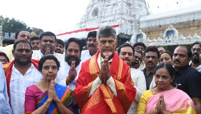 తిరుమల శ్రీవారిని దర్శించుకున్న చంద్రబాబు