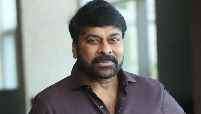 మెగాస్టార్‌కు హీరోయిన్స్ కావ‌లెను!