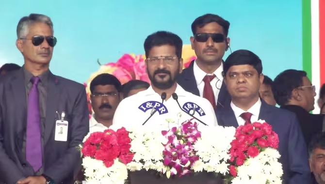 తెలంగాణ సీఎంగా రేవంత్‌రెడ్డి ప్రమాణ స్వీకారం