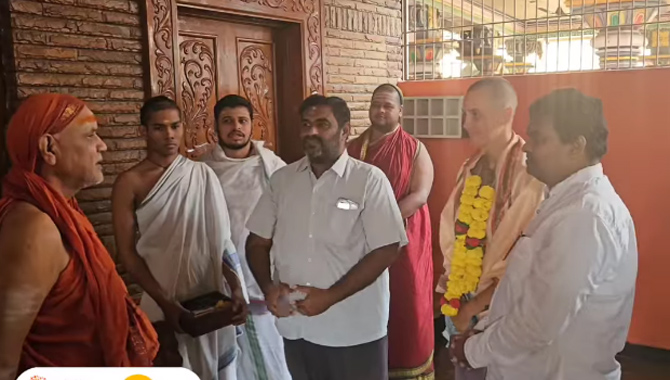 ఆస్ట్రేలియా మహిళ భారత్ లో.. పాదయాత్ర