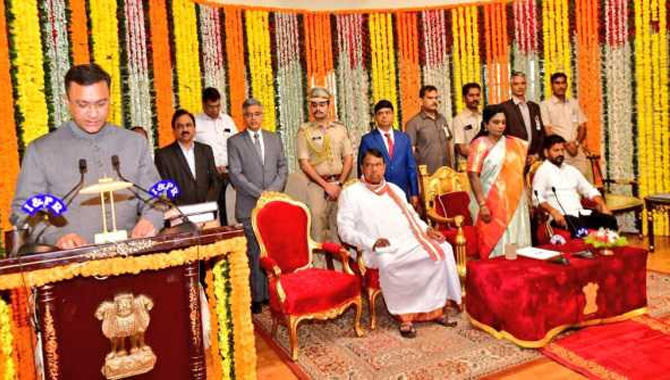 ప్రొటెం స్పీకర్ గా అక్బరుద్దీన్ ప్రమాణ స్వీకారం