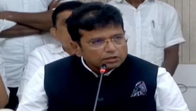 పారిశ్రామిక, ఐటీ రంగాల్లో రాష్ట్రాన్ని అగ్రగామిగా నిలుపుతాం