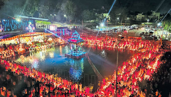 శ్రీశైలంలో వైభవంగా లక్ష దీపోత్సవం