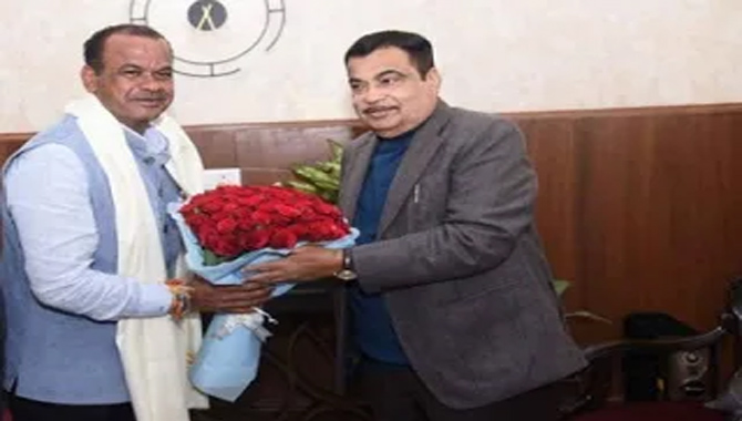 కేంద్రమంత్రి గడ్కరీతో కోమటిరెడ్డి వెంకటరెడ్డి భేటీ