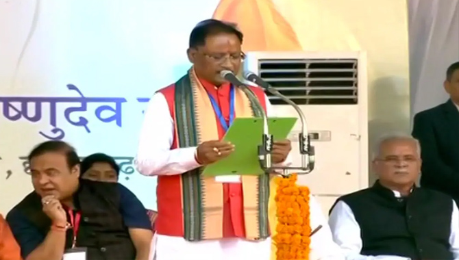 ఛత్తీస్ గఢ్ సీఎంగా విష్ణుదేవ్ సాయ్ ప్రమాణ స్వీకారం