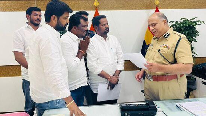 కాంగ్రెస్ ప్రభుత్వాన్ని కూలదోసేందుకు కేసీఆర్, మోదీ కుట్రలు: తెలంగాణ కాంగ్రెస్ నేతలు